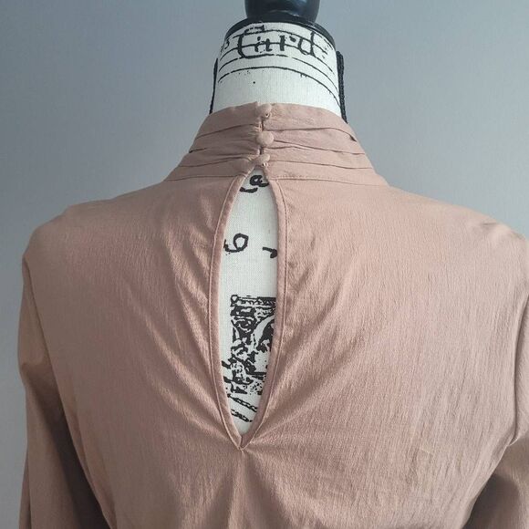 Future Collective Reese Blutstein medium blouse beige structured wrap top - Picture 5 of 13